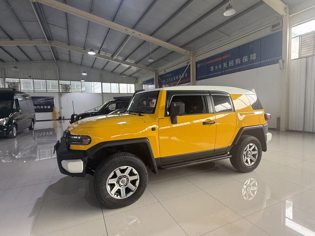 Toyota FJ Cruiser 2017 car image #2