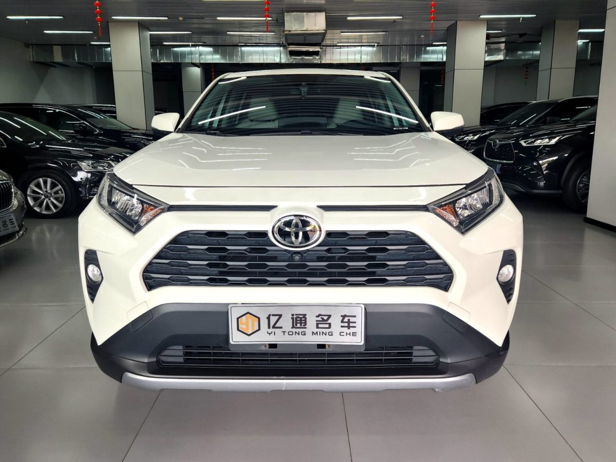 Toyota RAV4 2022 car image #2