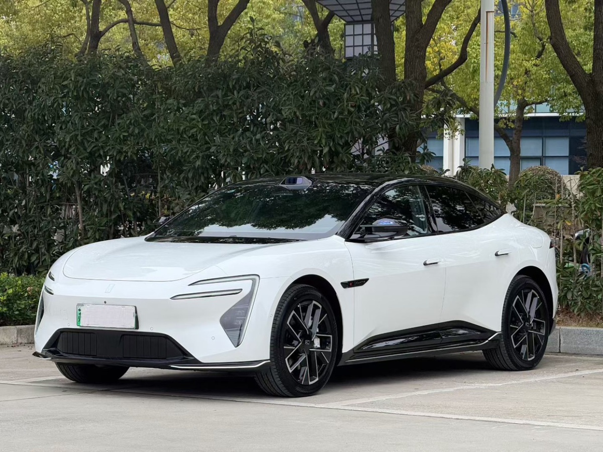 Avatr 06 2025 car image #2