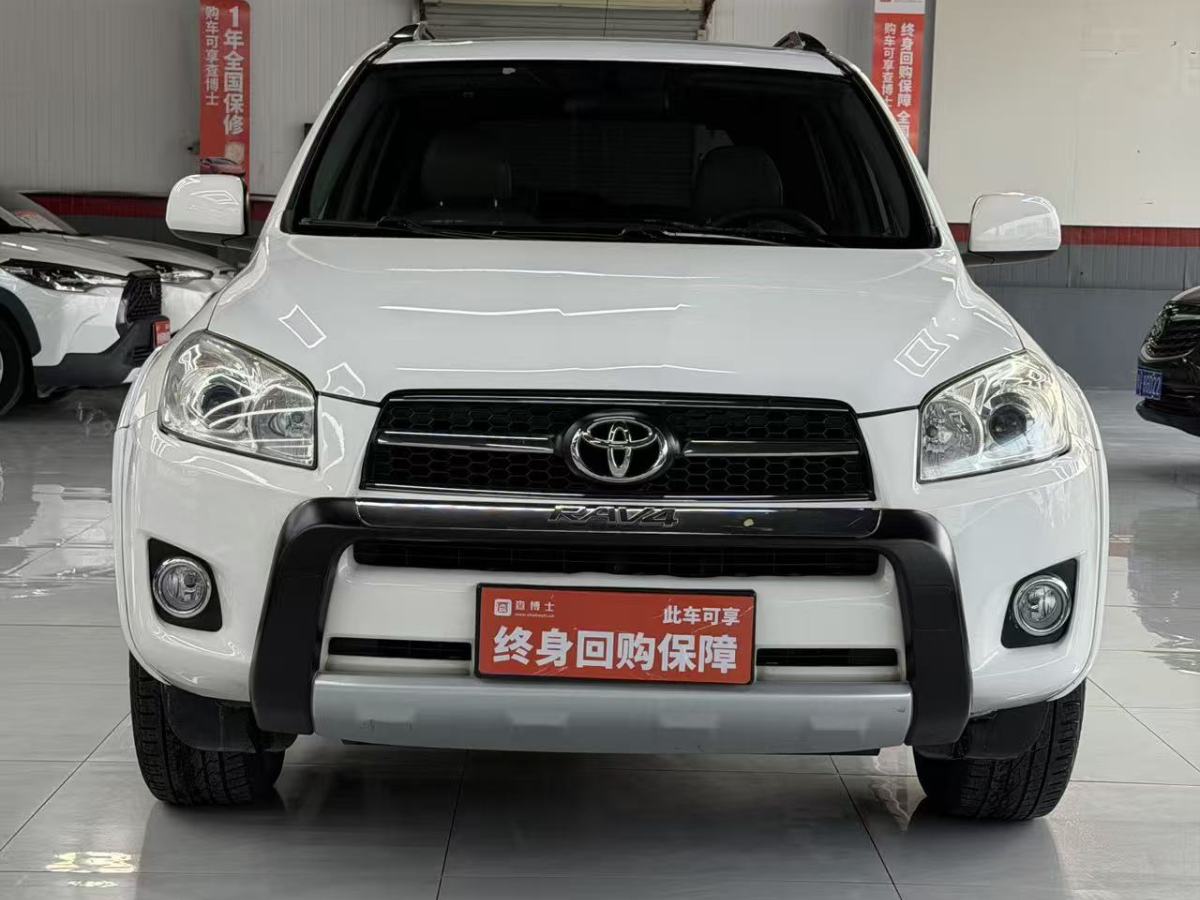 Toyota RAV4 2011 car image #2