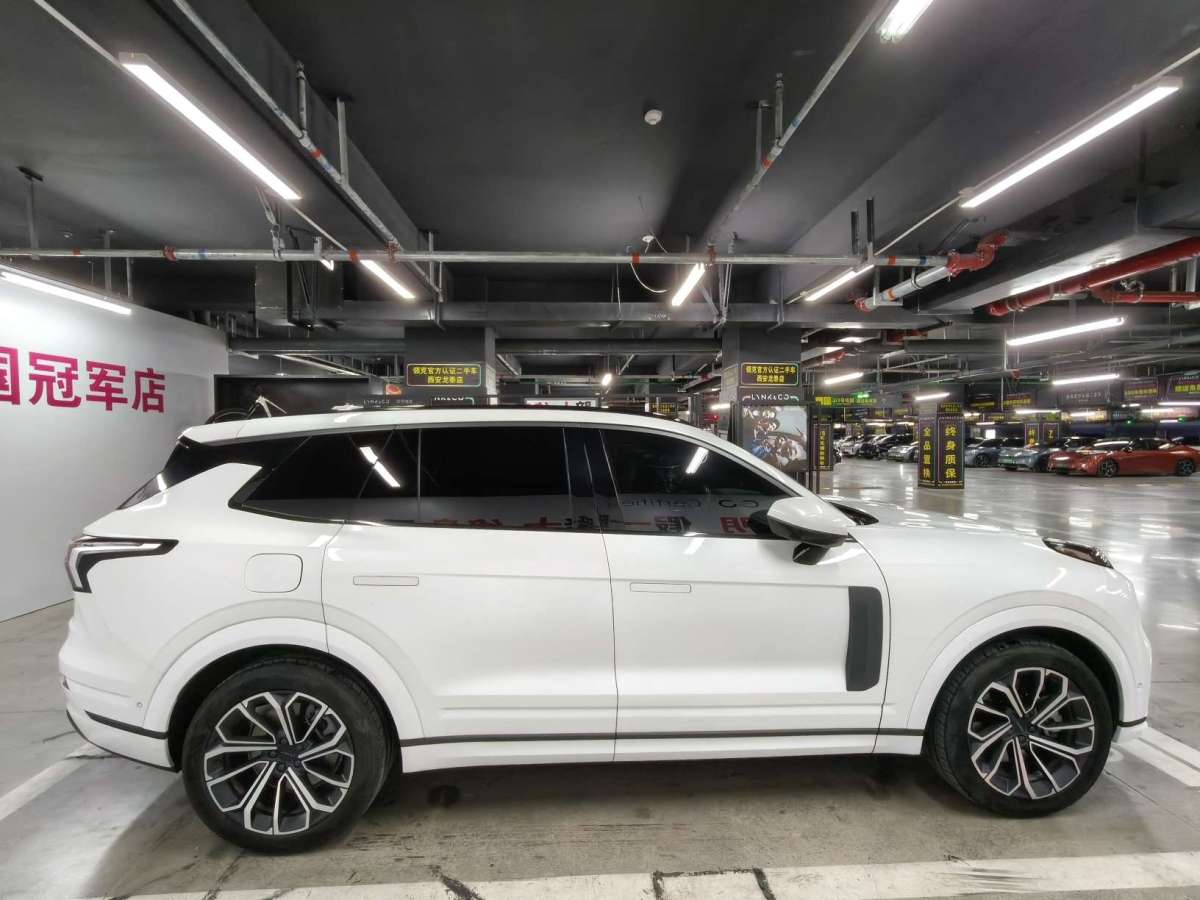 Lynk & Co 09 EM-P 2022 car image #2