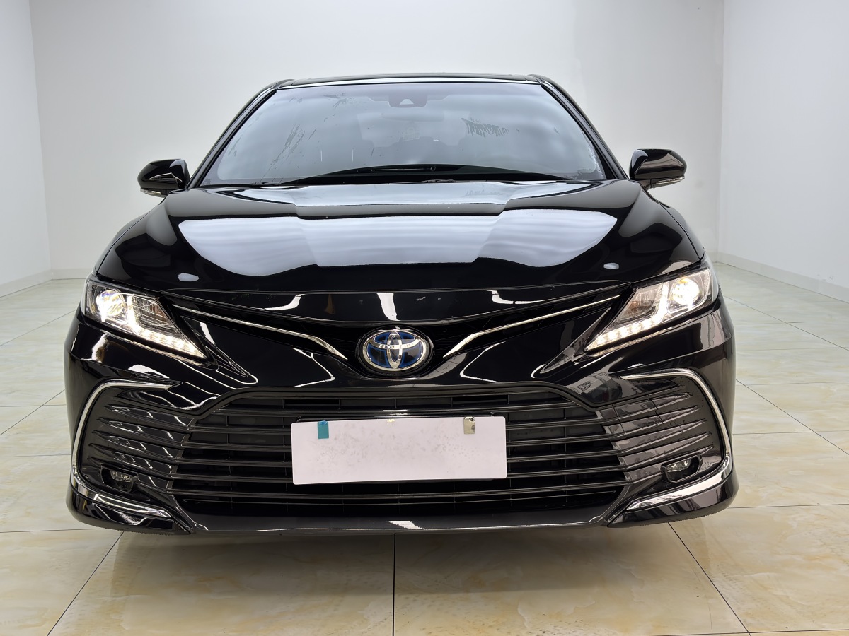 Toyota Camry 2023 car image #2