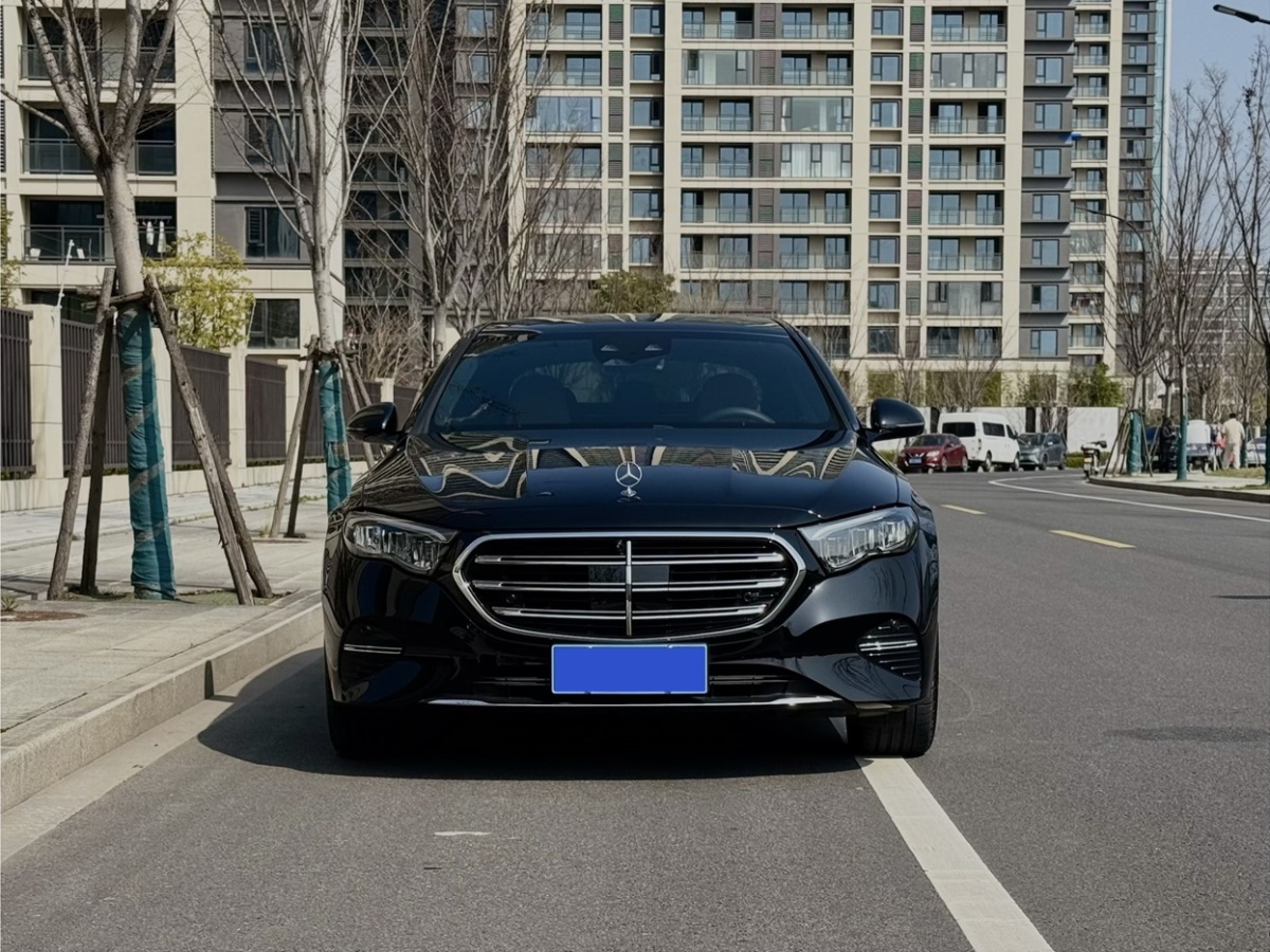 Mercedes-Benz E Class 2025 car image #2