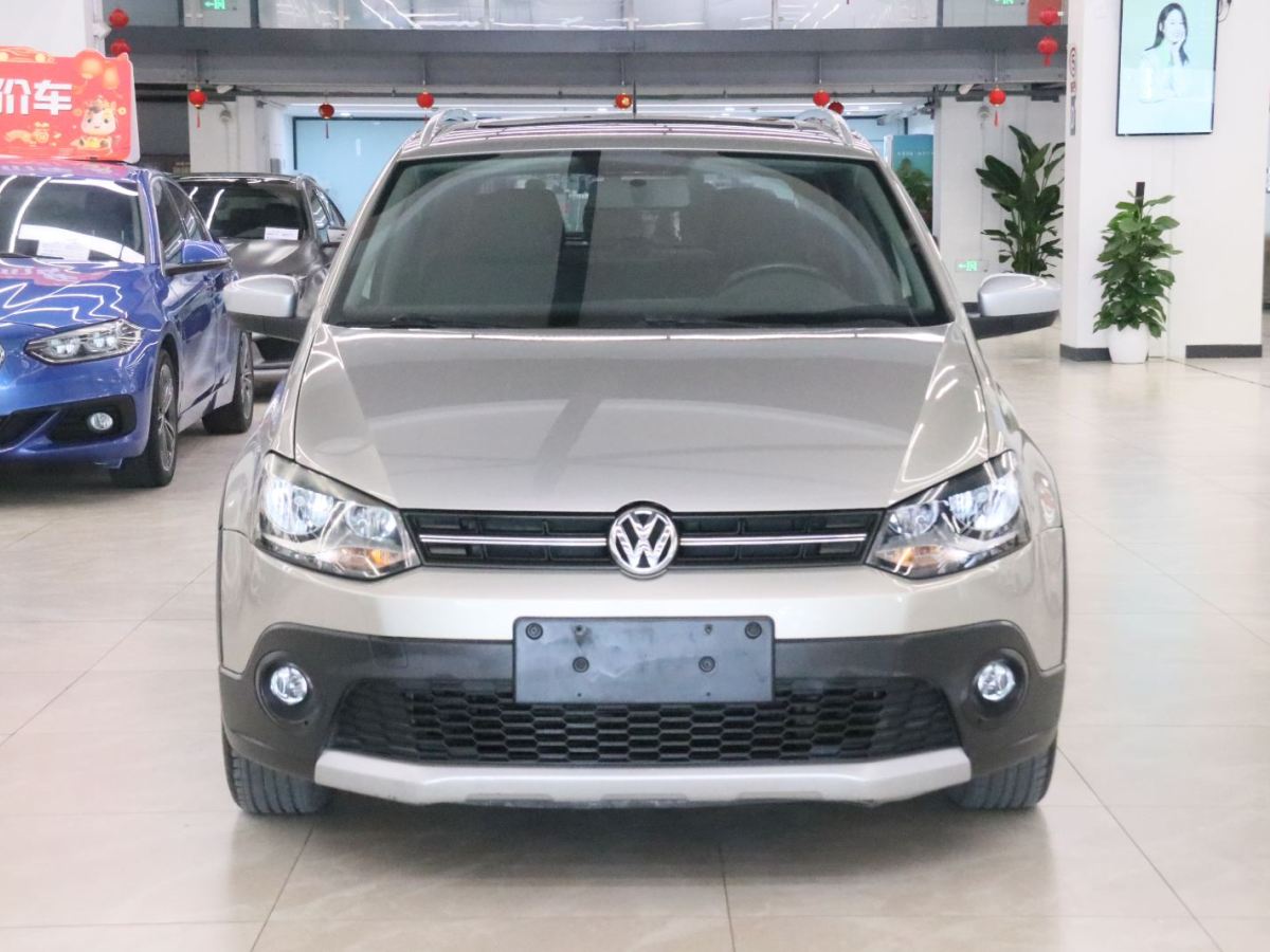 Volkswagen Polo 2014 car image #2