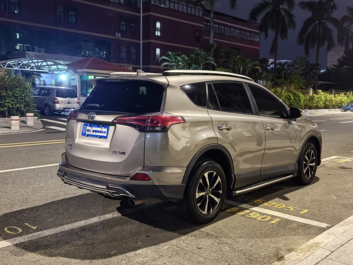 Toyota RAV4 2017 #2 Toyota RAV4 2017 car image #2
