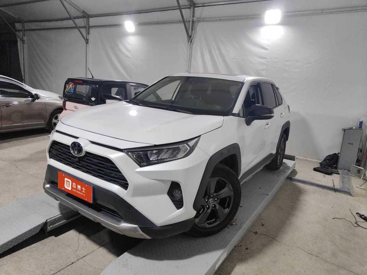 Toyota RAV4 2022 car image #2