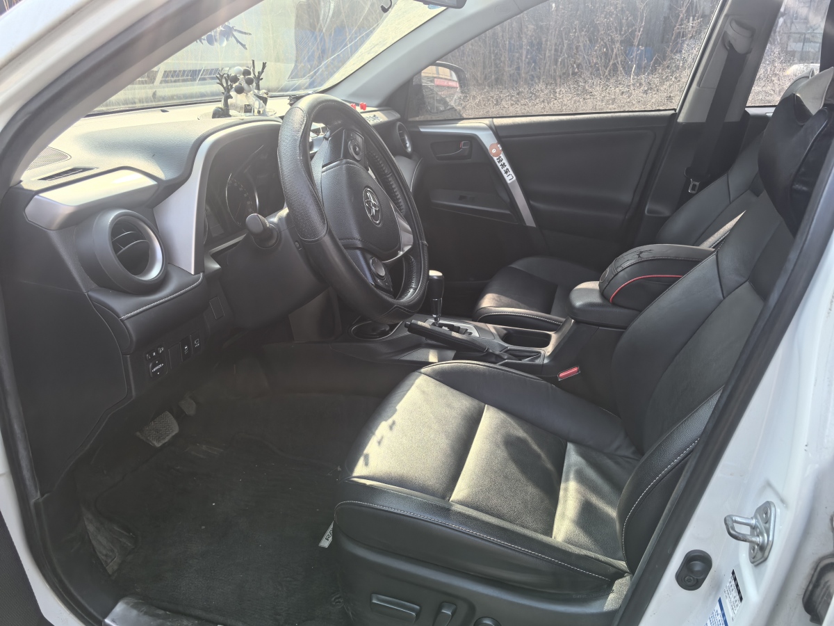 Toyota RAV4 2018 car image #2