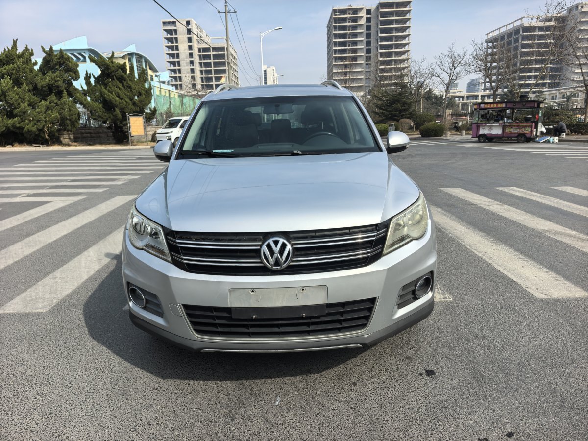 Volkswagen Tiguan 2012 car image #2
