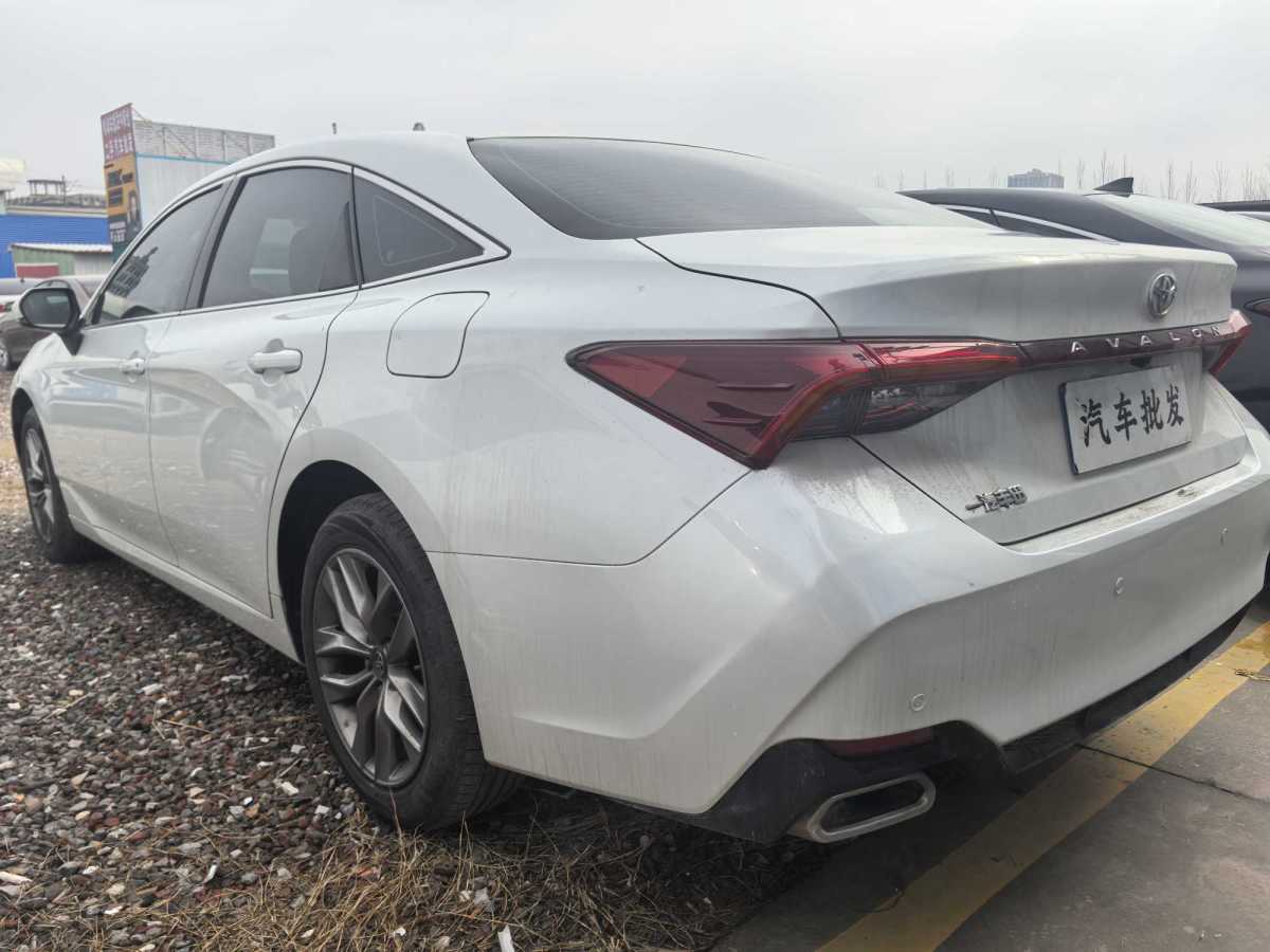 Toyota Avalon 2022 car image #2