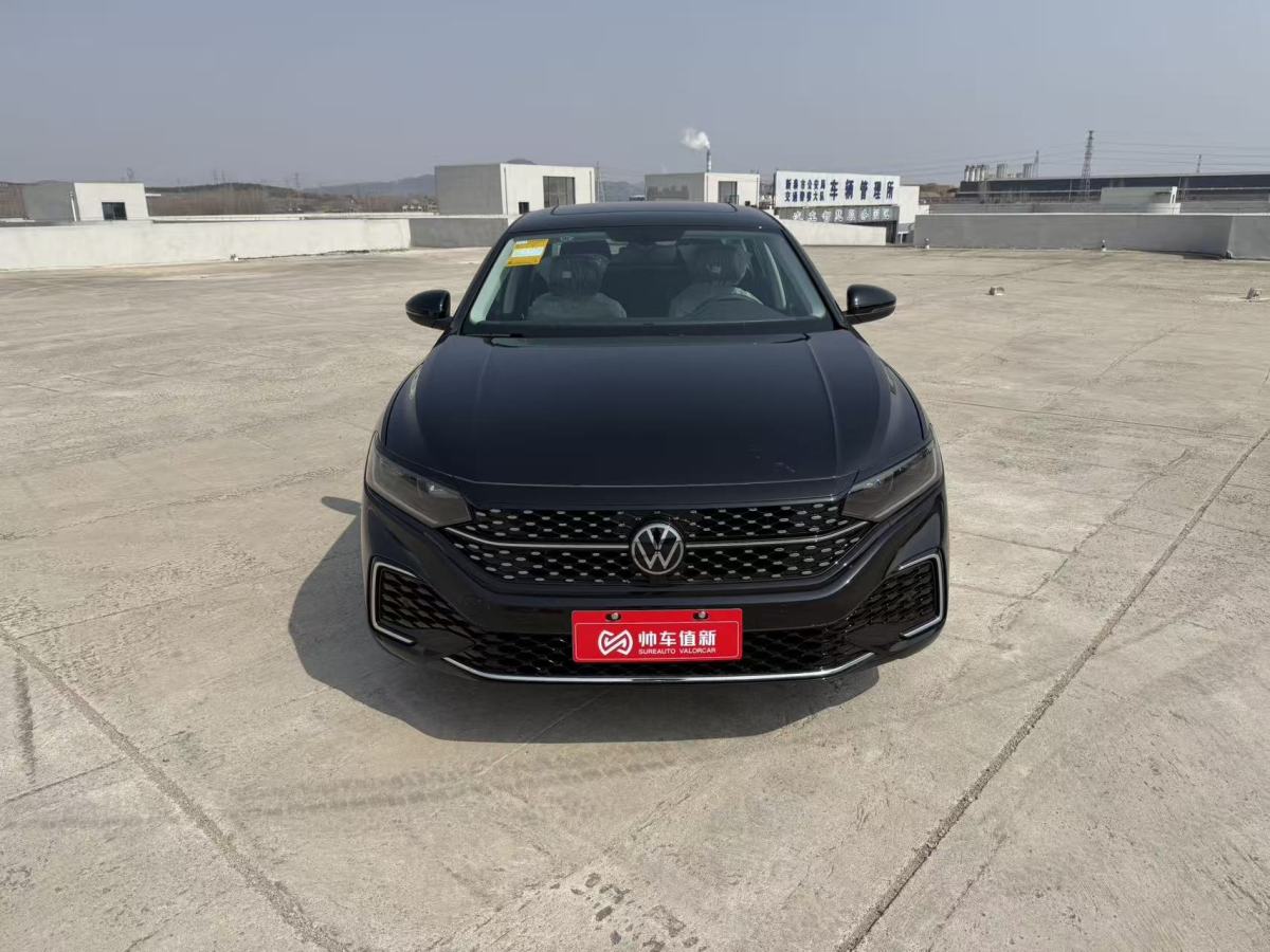 Volkswagen Passat 2026 car image #2