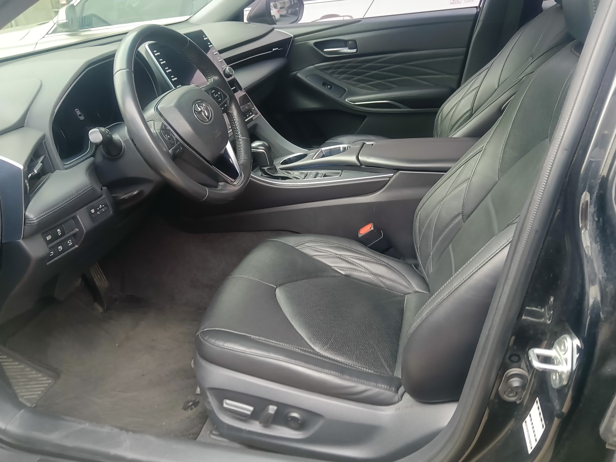 Toyota Avalon 2019 car image #2