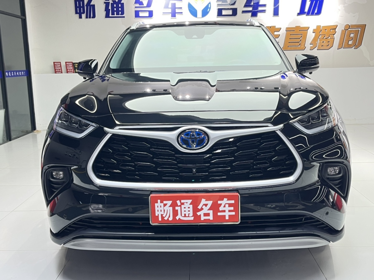 Toyota Highlander 2023 car image #2