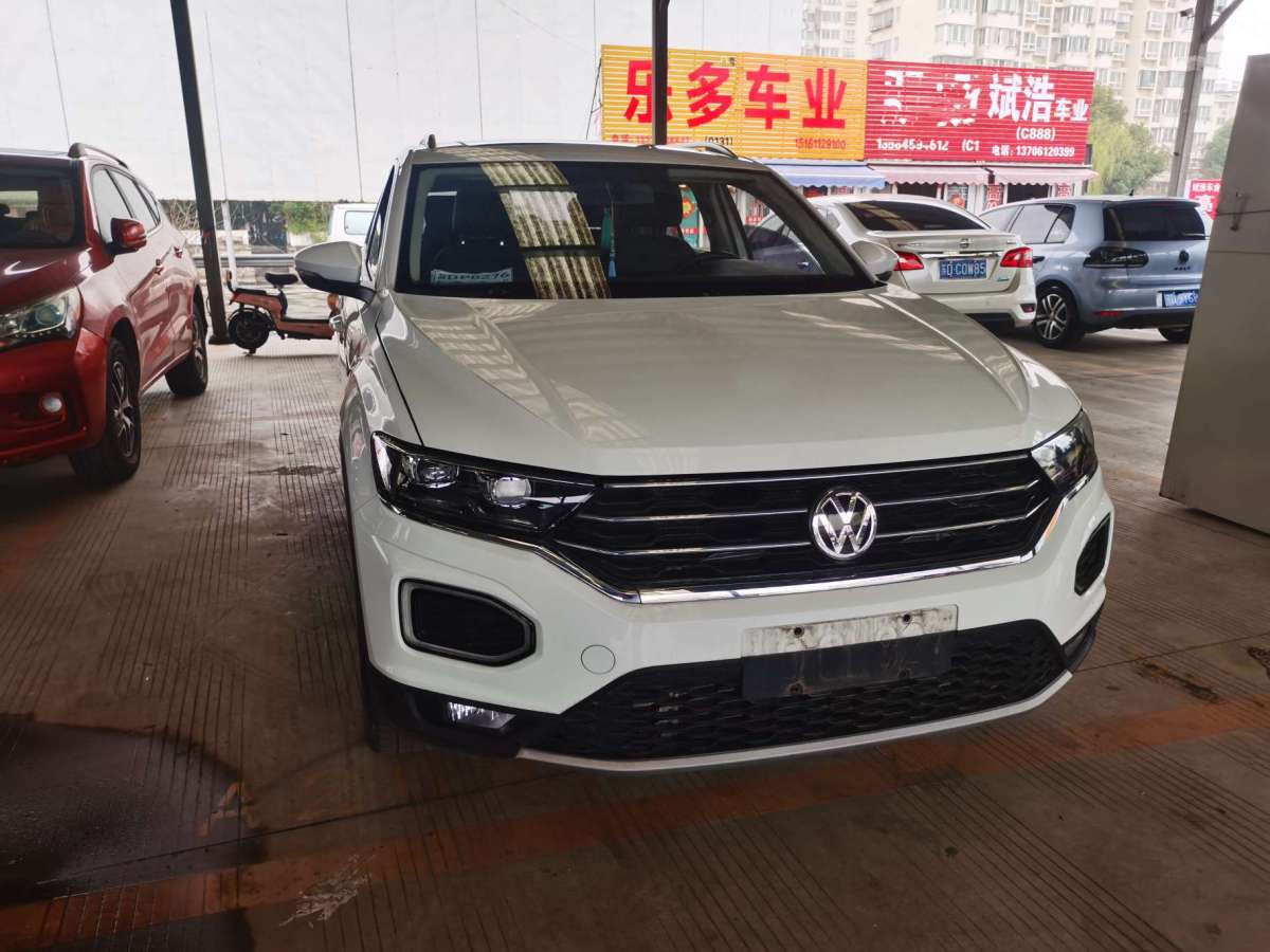 Volkswagen T-Roc 2020 car image #2