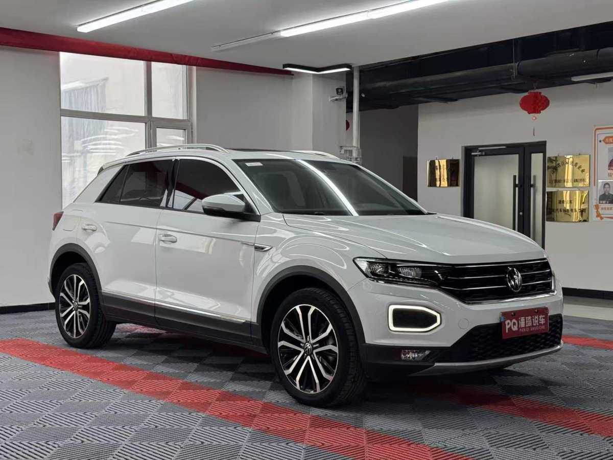 Volkswagen T-Roc 2021 car image #2