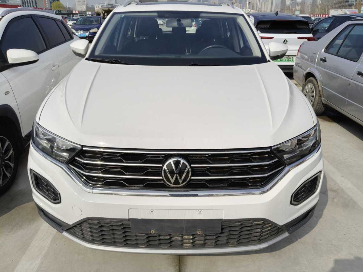Volkswagen T-Roc 2023 car image #2