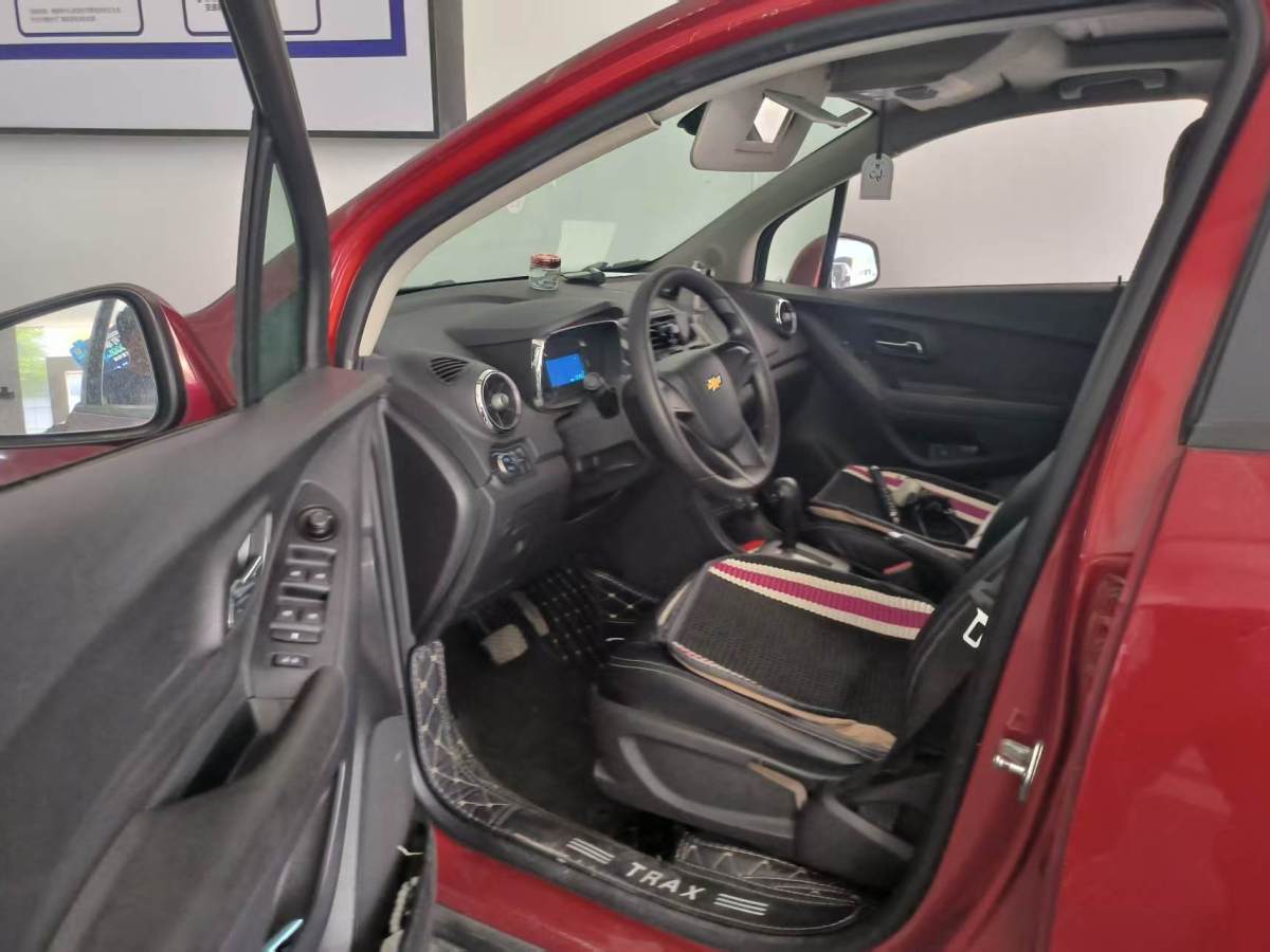 Chevrolet Tracker 2015 car image #2