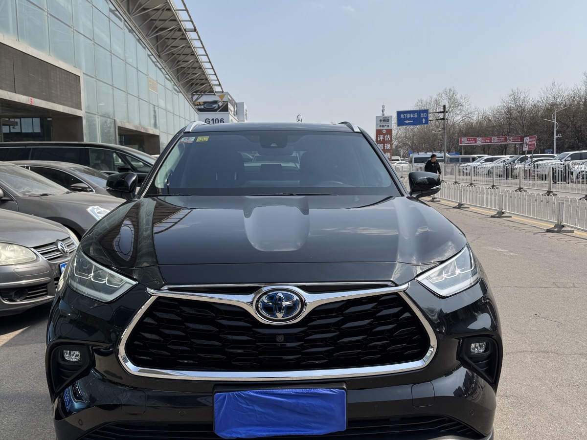 Toyota Highlander 2024 car image #2