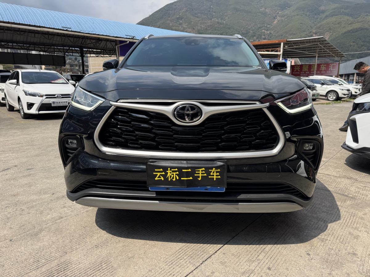 Toyota Highlander 2025 car image #2