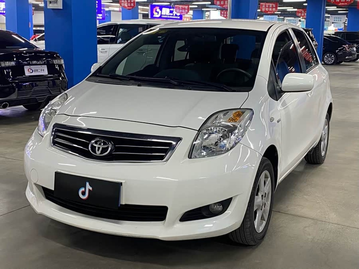 Toyota Yaris 2012 car image #2