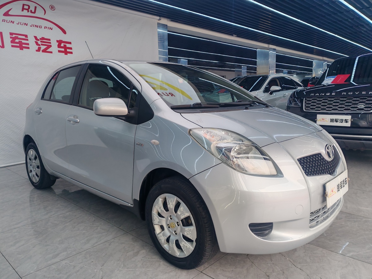 Toyota Yaris 2010 car image #2