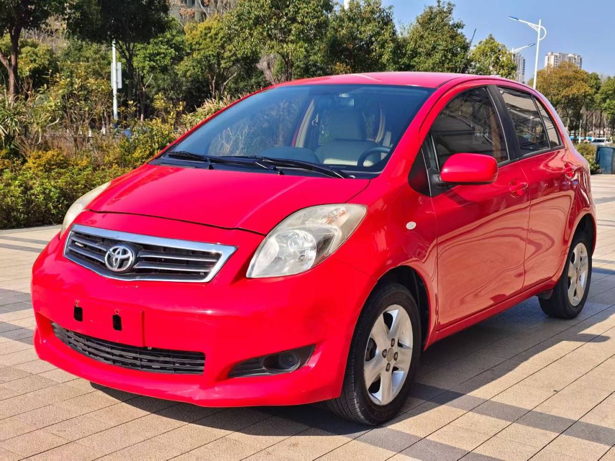 Toyota Yaris 2011 изображение автомобиля #2