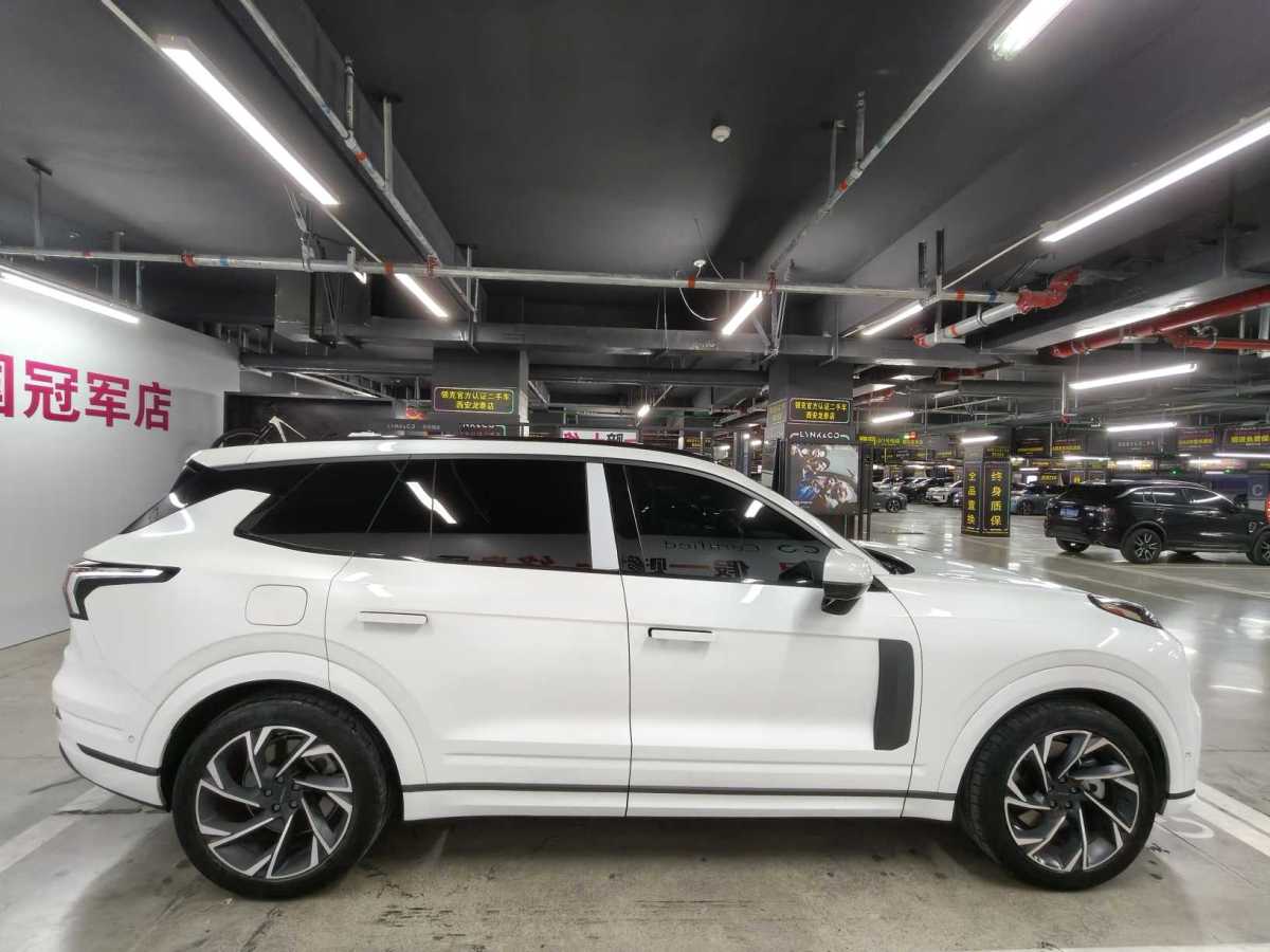 Lynk & Co 09 EM-P 2022 car image #2