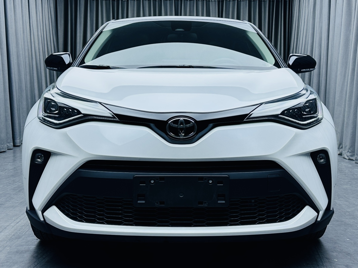 Toyota C-HR 2023 car image #2