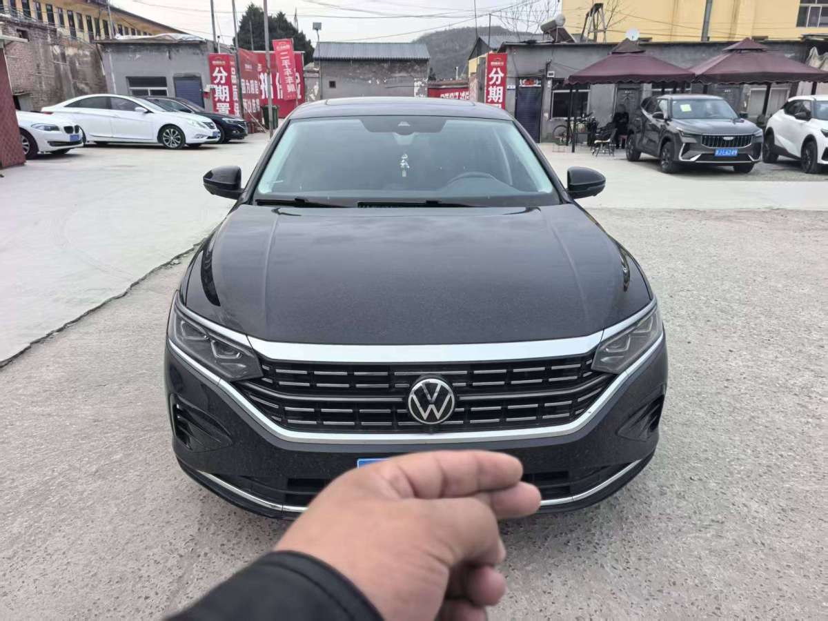 Volkswagen Passat 2023 car image #2