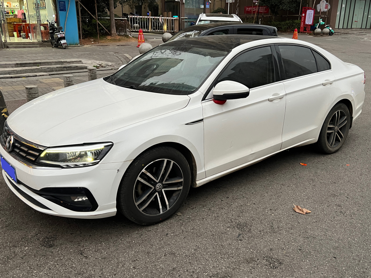 Volkswagen Lamando 2019 car image #2