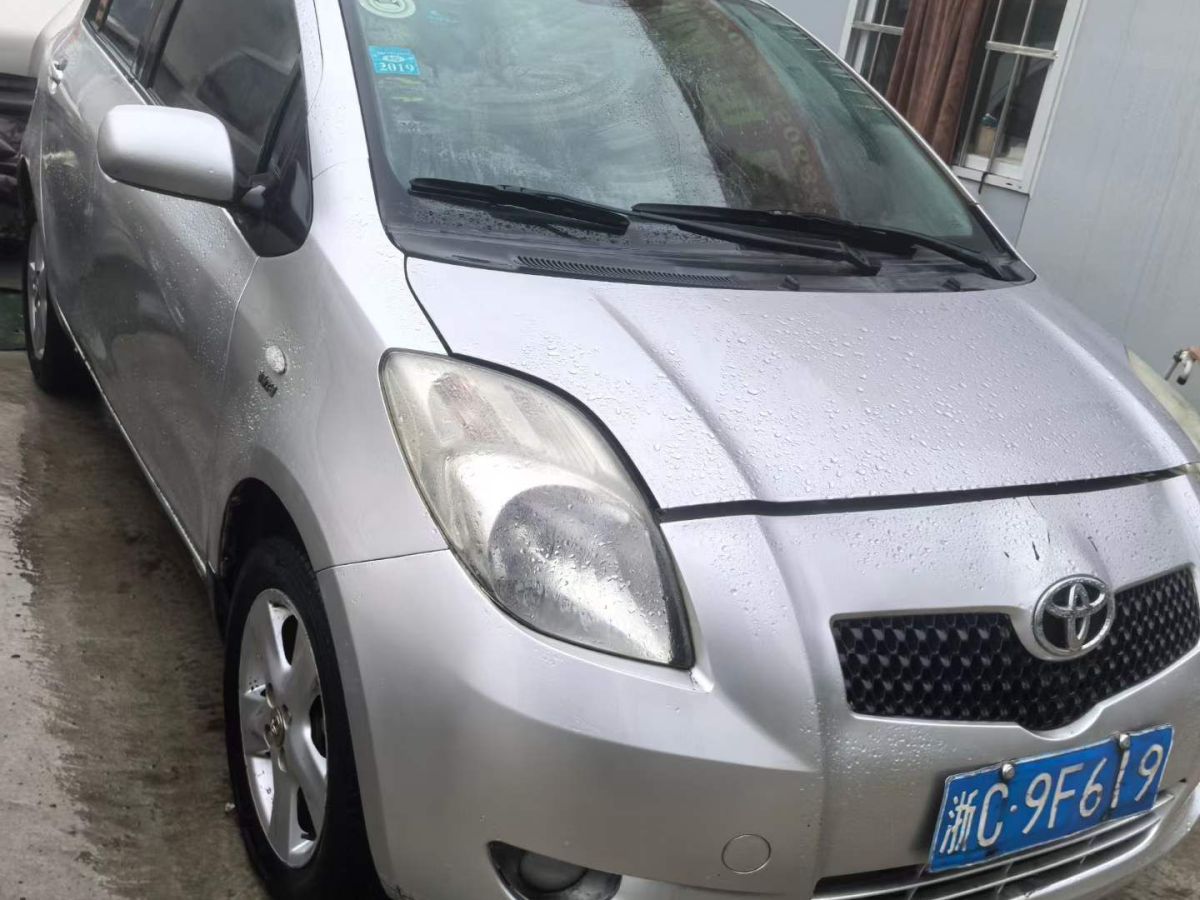 Toyota Yaris 2009 car image #2