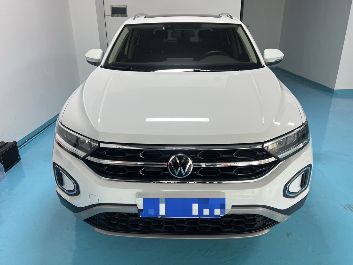 Volkswagen T-Roc 2023 car image #2