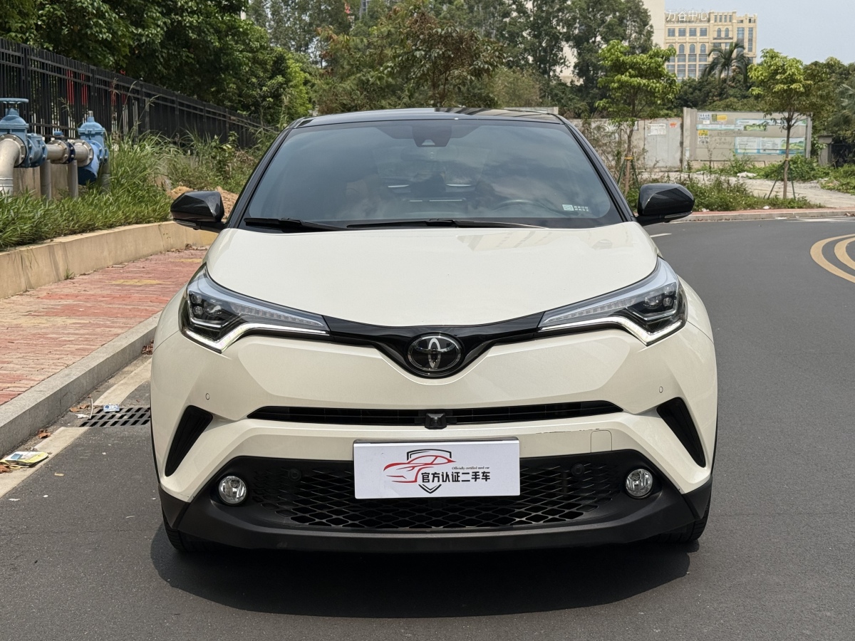 Toyota C-HR 2020 car image #2