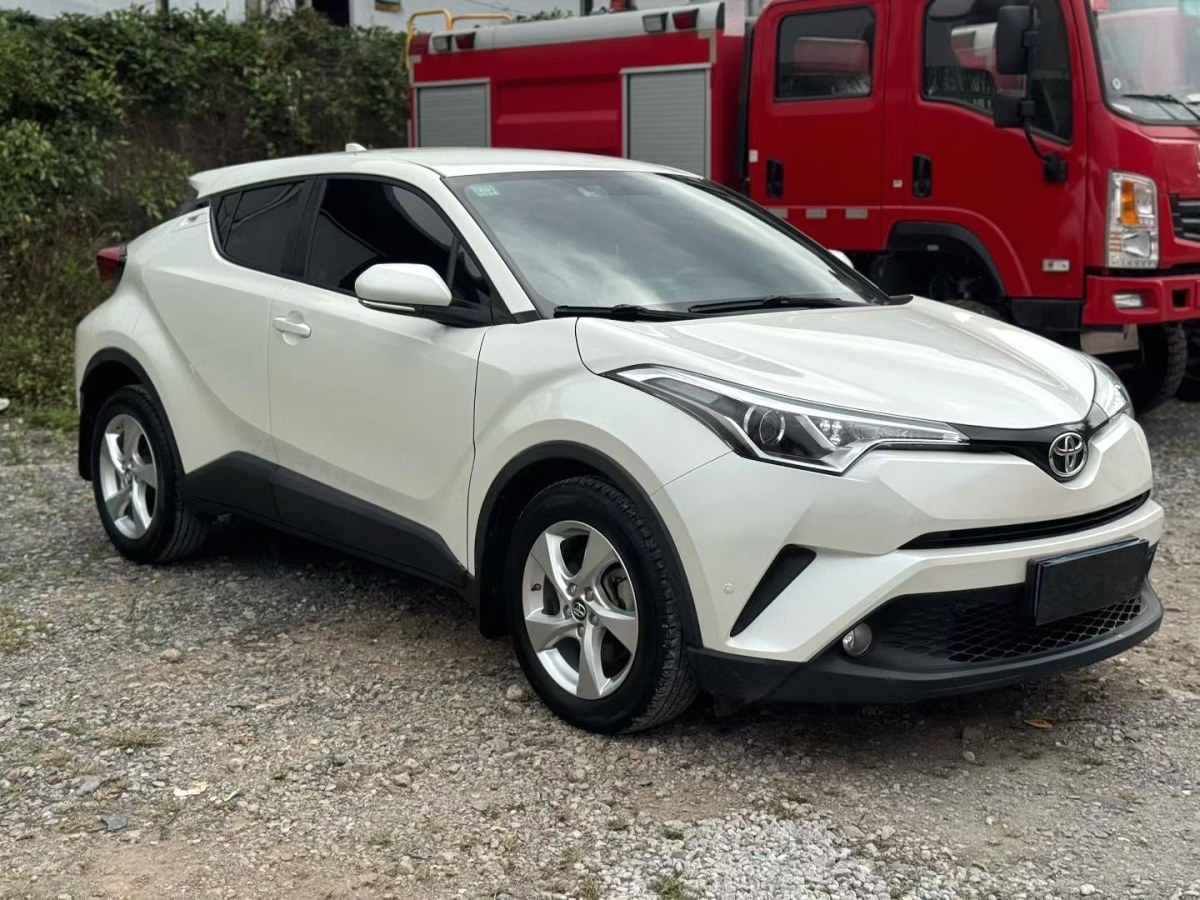 Toyota C-HR 2020 car image #2