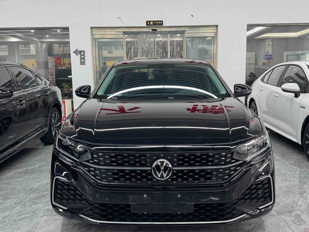 Volkswagen Passat 2023 صورة سيارة #2