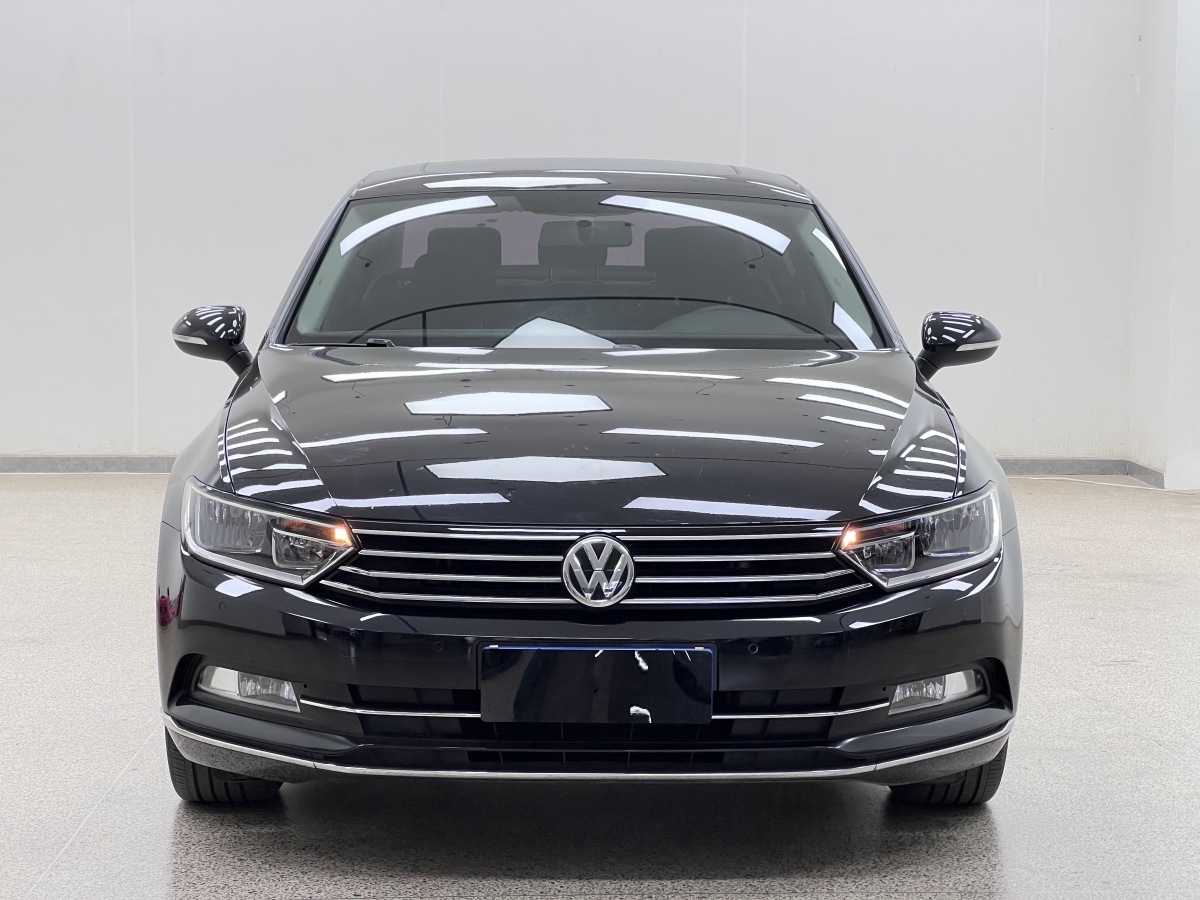 Volkswagen 2017 car image #2