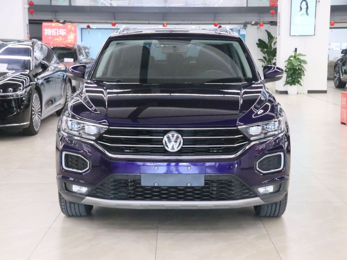 Volkswagen T-Roc 2019 car image #2