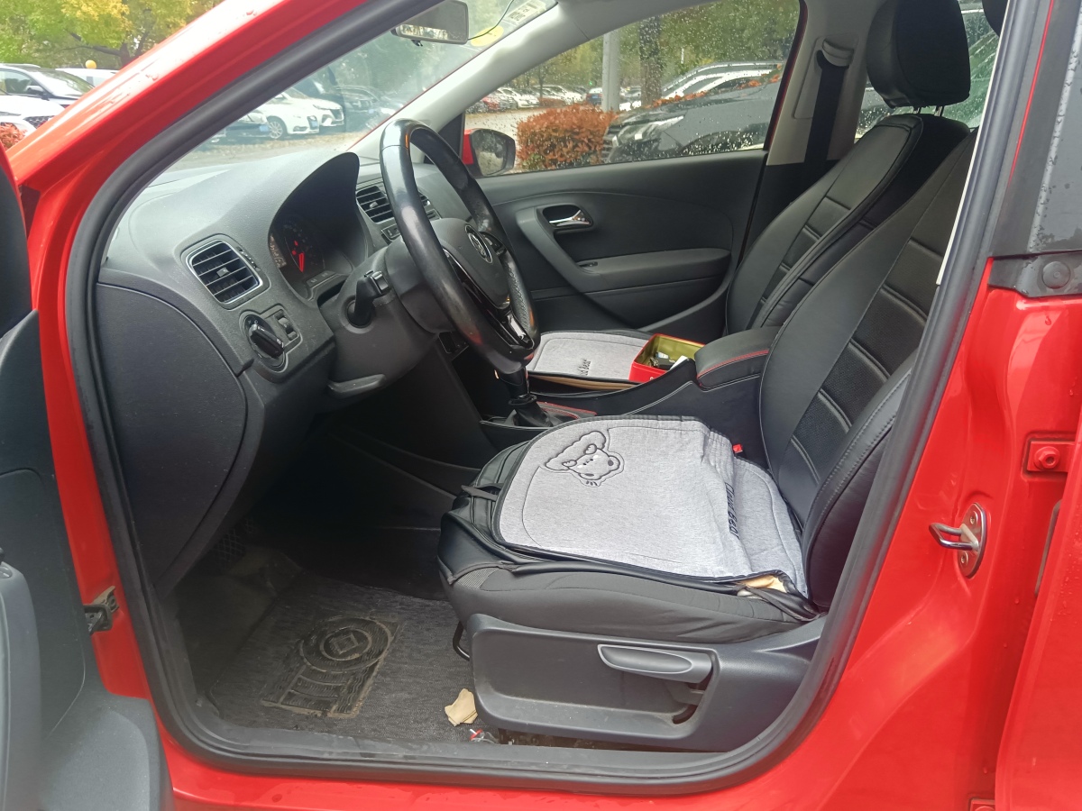 Volkswagen Polo 2018 car image #2