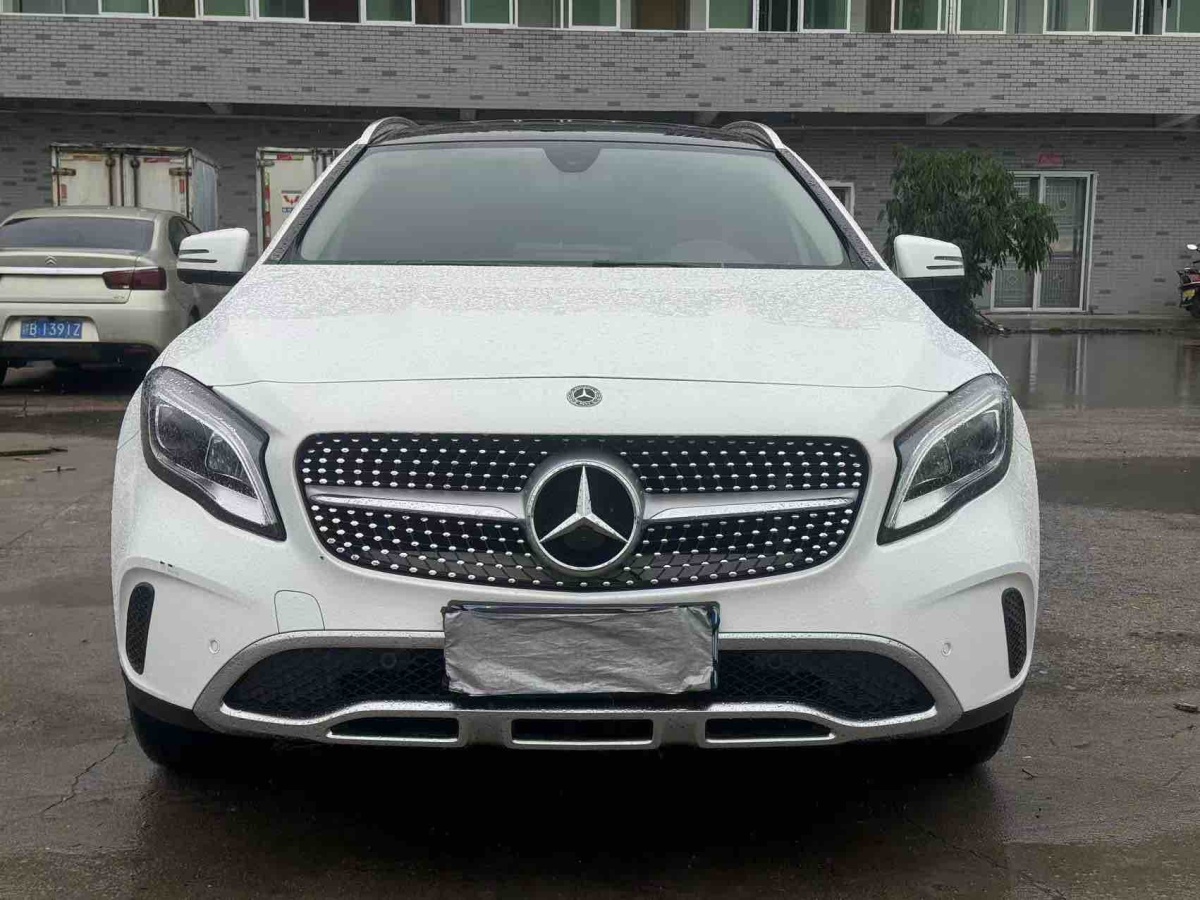 Mercedes-Benz GLA Class 2018 car image #2