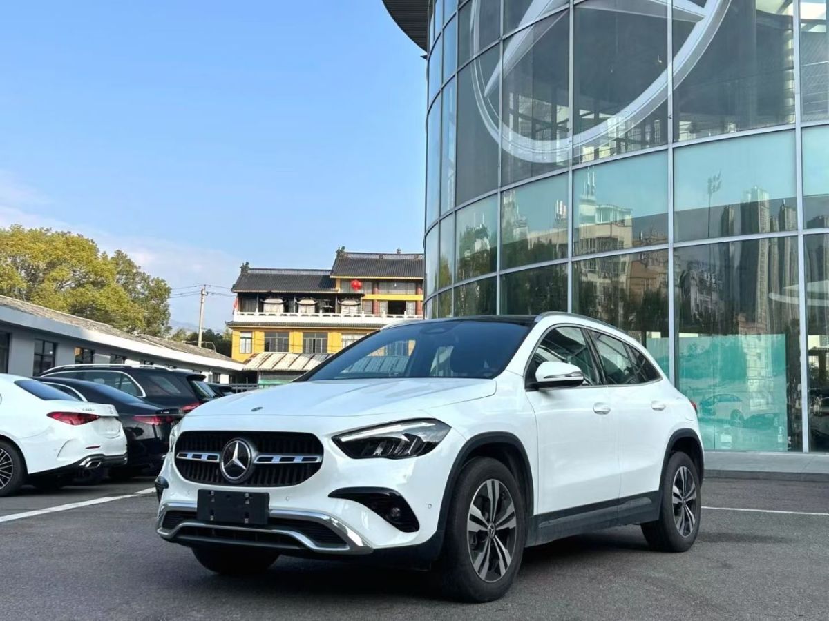 Mercedes-Benz GLA Class 2025 car image #2
