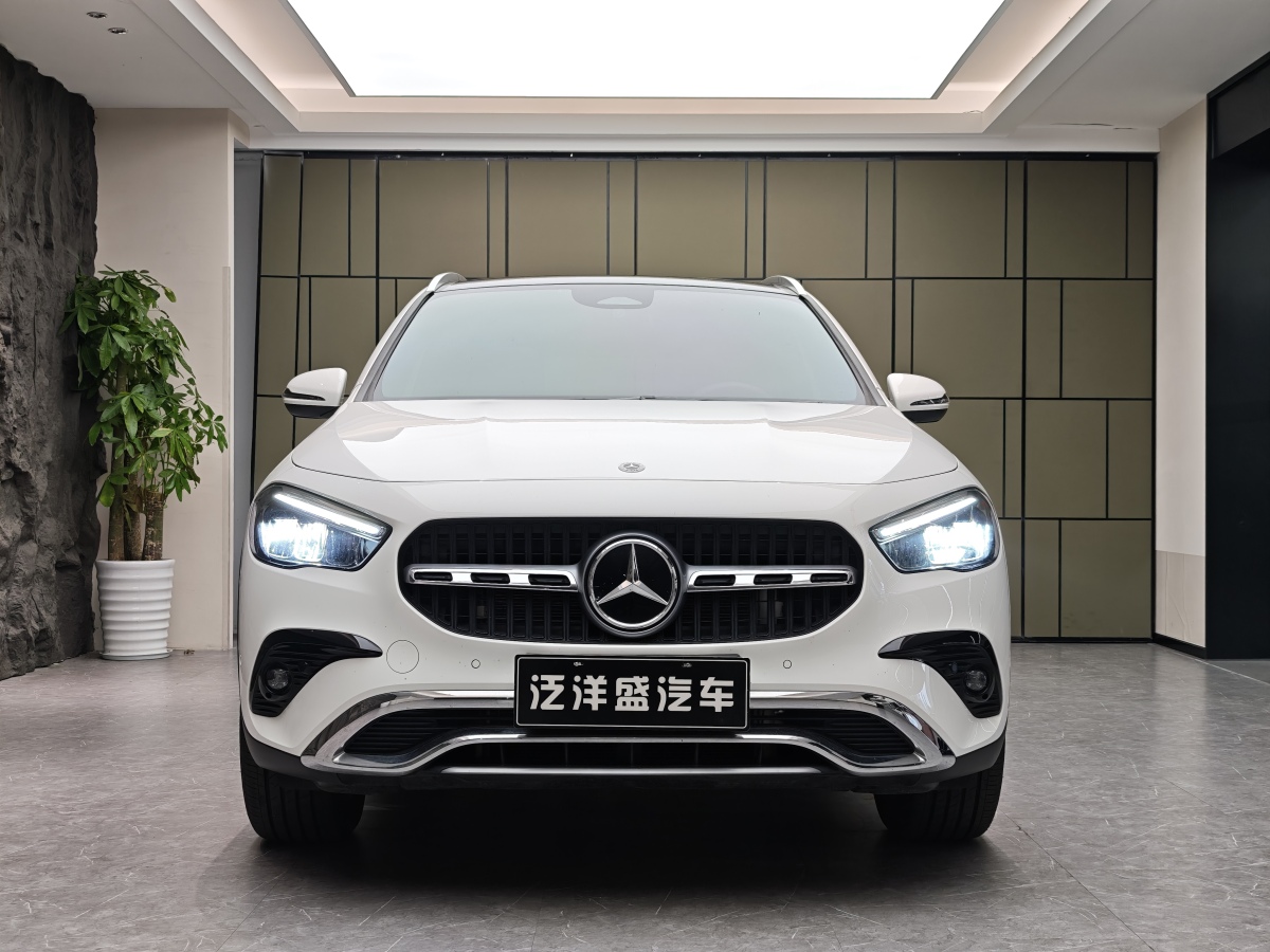 Mercedes-Benz 2024 car image #2