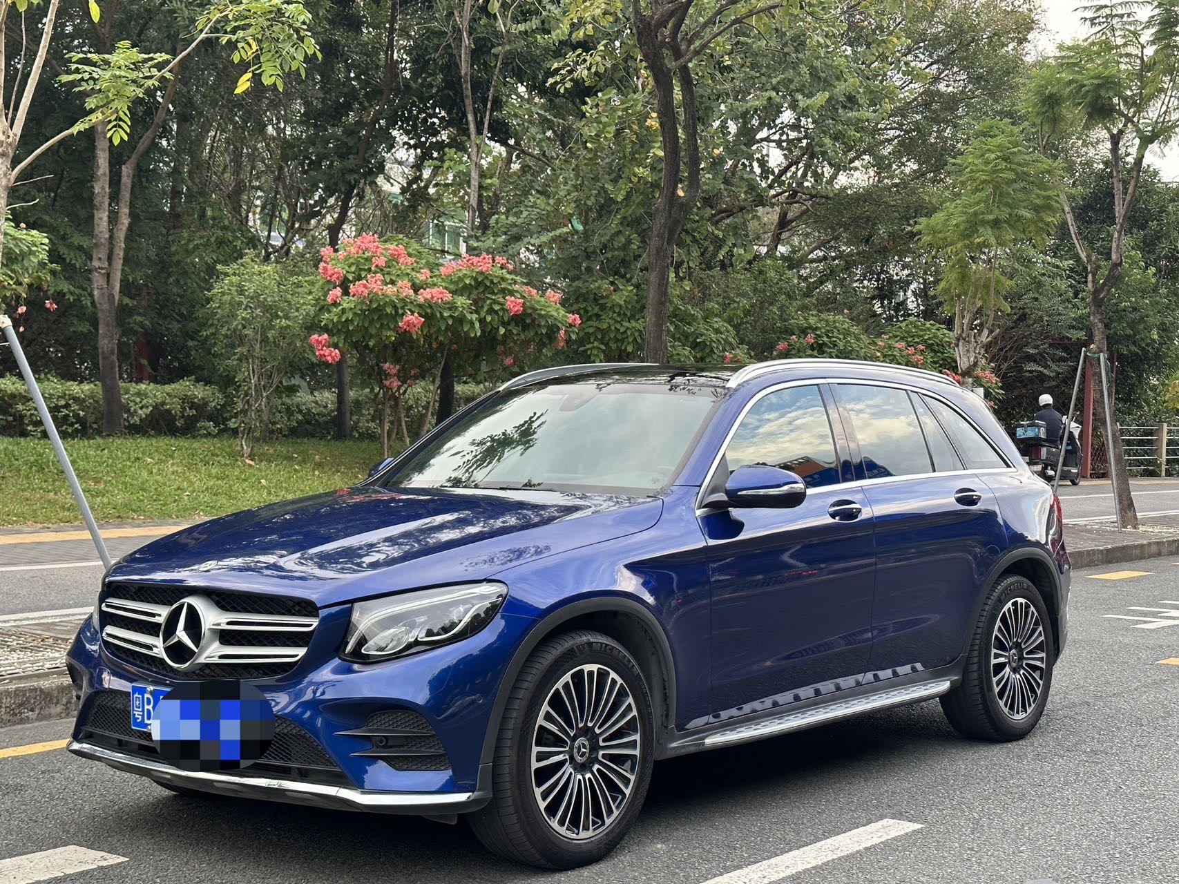 Mercedes-Benz GLC Class 2019 car image #2