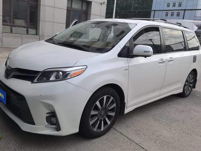 Toyota SIENNA 2018 #2 Toyota SIENNA 2018 صورة سيارة #2