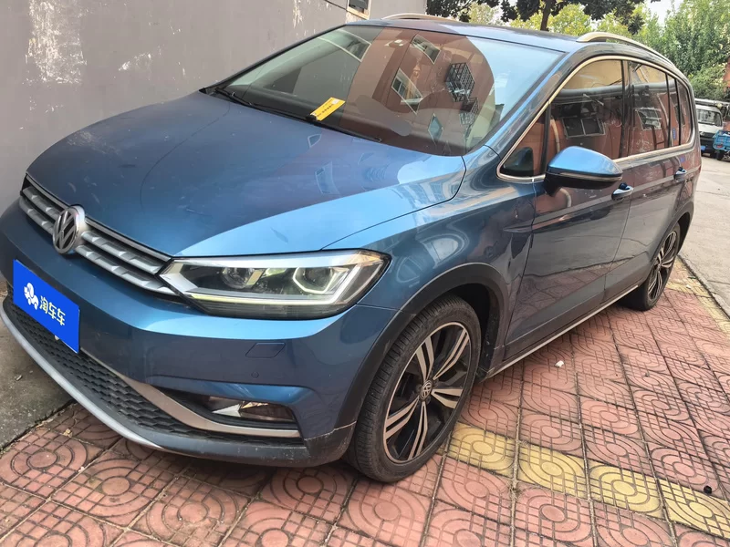 Volkswagen Touran 2018 car image #2