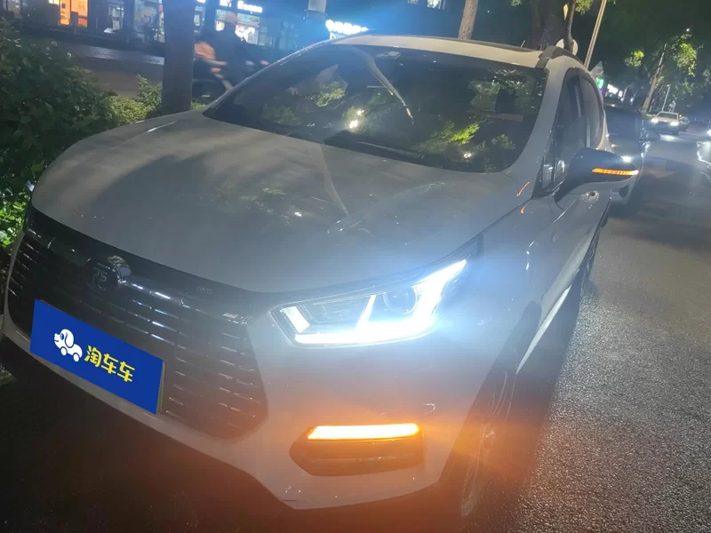BYD Yuan New Energy 2018 car image #2
