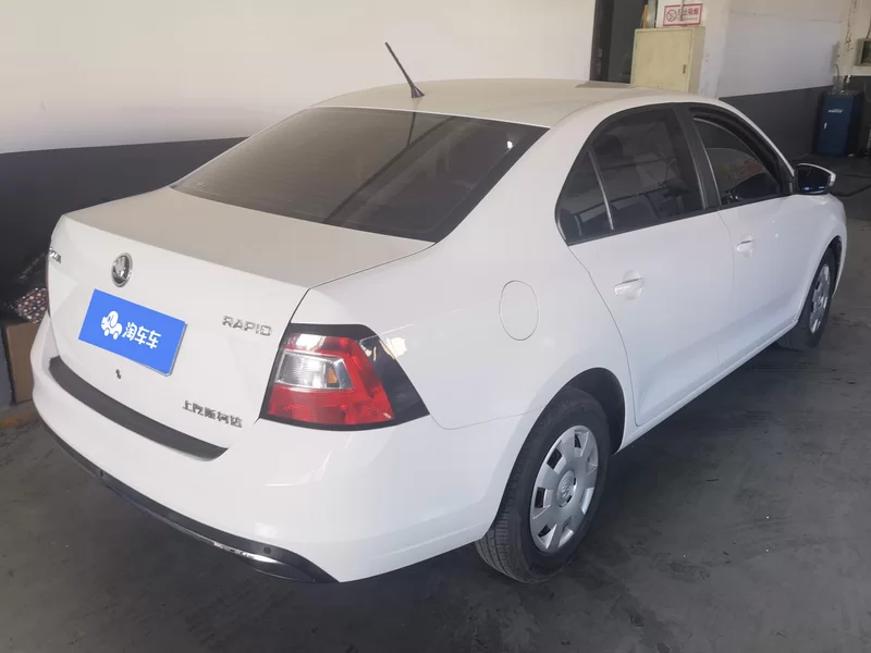 Skoda Rapid 2019 car image #2