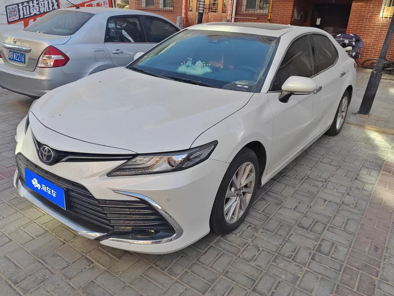 Toyota Camry 2023 image de voiture #2