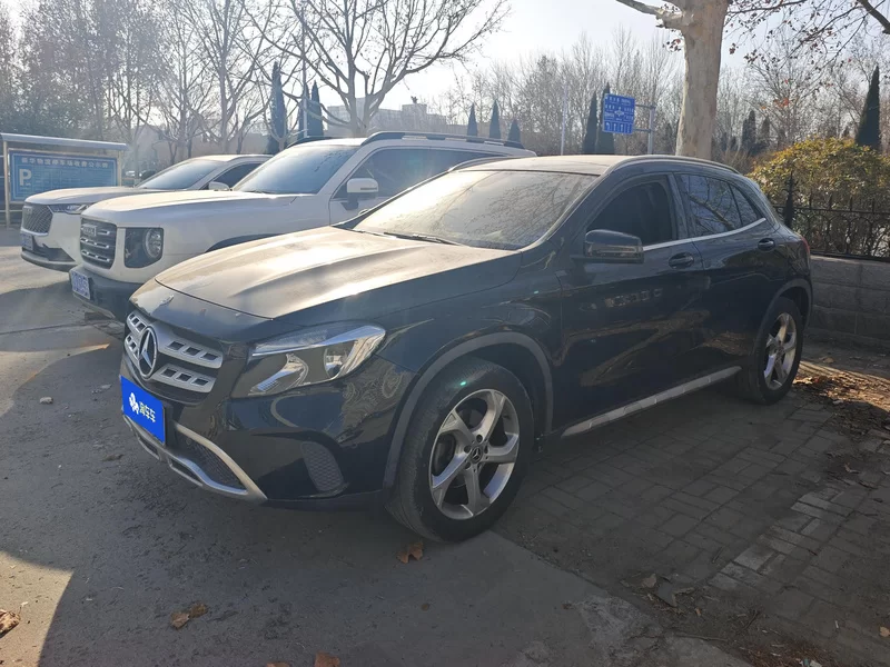Mercedes-Benz GLA Class 2018 car image #2