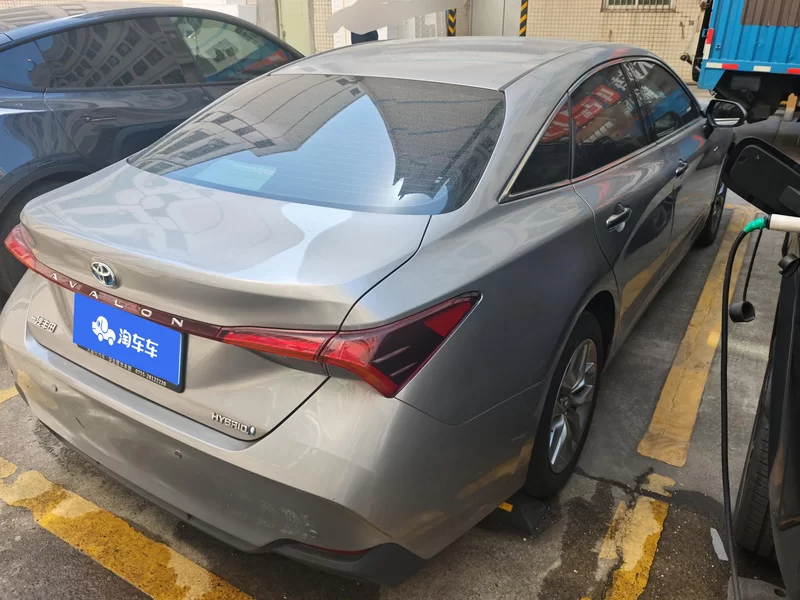 Toyota Avalon 2021 car image #2