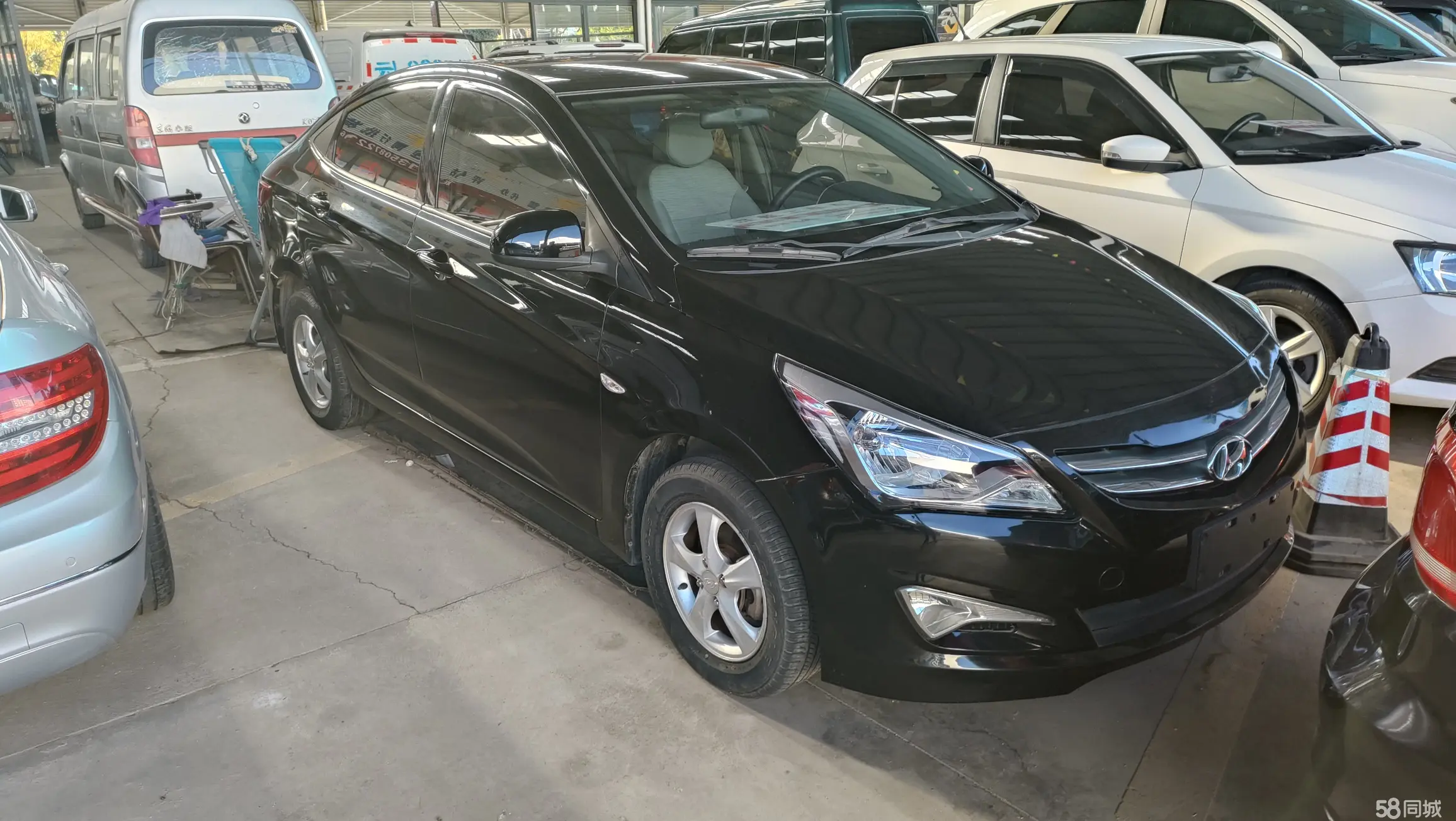 Hyundai Reina Hatchback 2014 immagine di auto #2