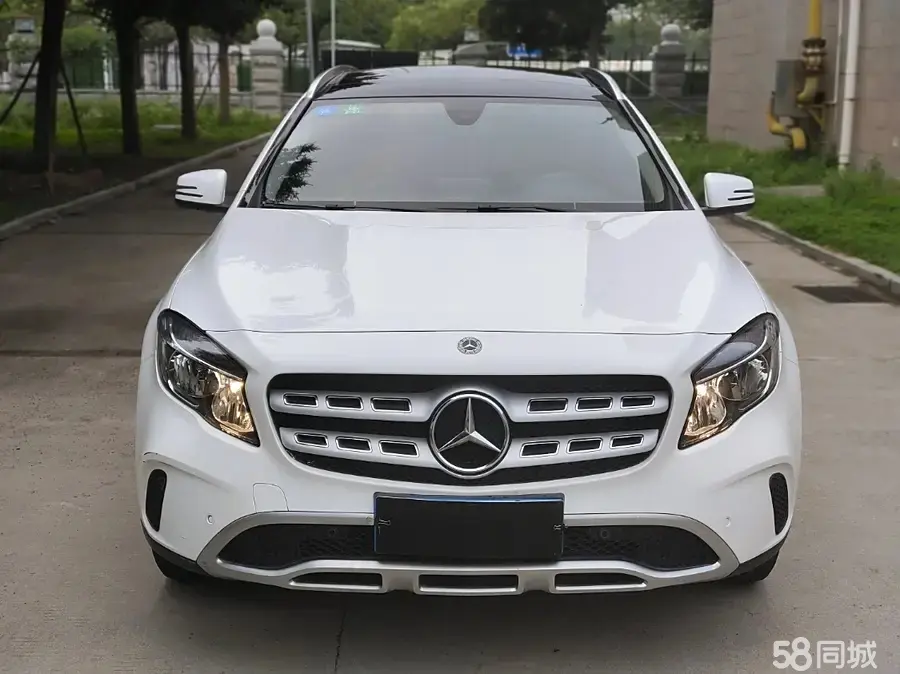 Mercedes-Benz GLA Class 2019 car image #2